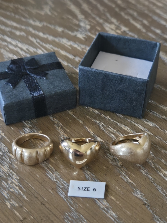 Jewelry - Set of 3 Gold Tone Statement Rings Size 6 Heart Dome Ribbed Gift Box